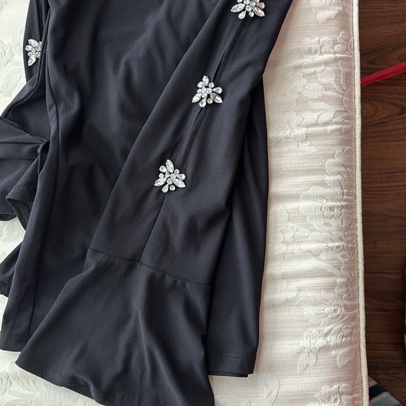 Black polyester/spandex blend, with embellished sleeves. - Picture 4 of 9